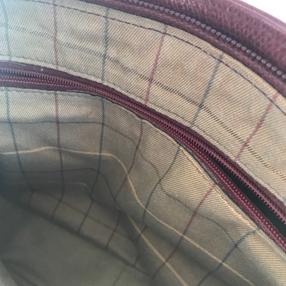 Rare Vintage Burberry’s Red Leather Stirrup Buckle Cross-Body Bag with COA - Picture 12 of 16